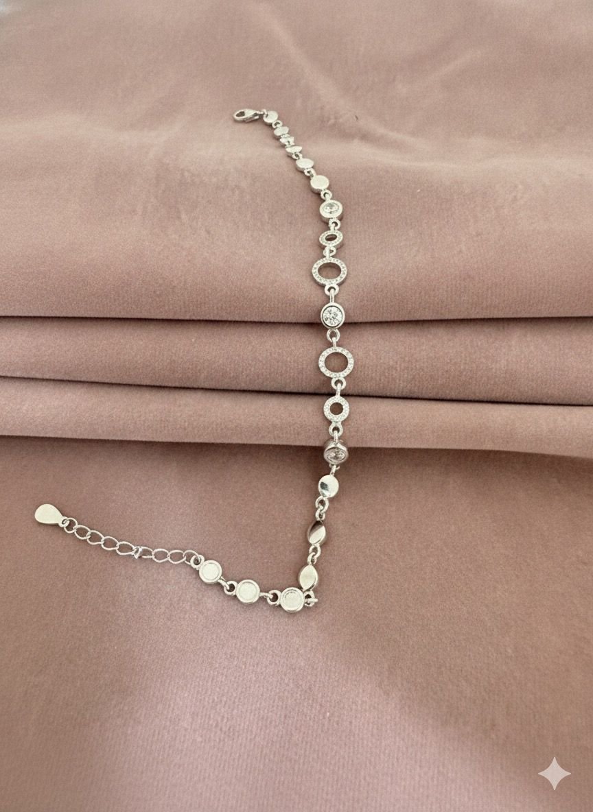 92.5 Silver Stylish Circular Bracelet For Her